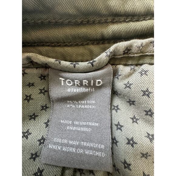 Torrid Women's Plus Size Military Cuffed Twill Shorts, Olive Green, Size 24 - Picture 6 of 7